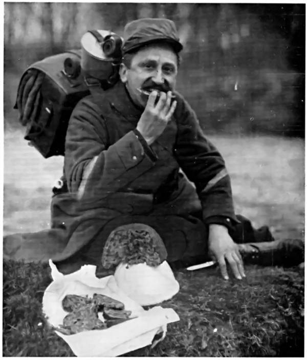 TRYING A BRITISH DAINTY! A FRENCH SOLDIER EATING CHRISTMAS PUDDING DURING WORLD WAR 1.